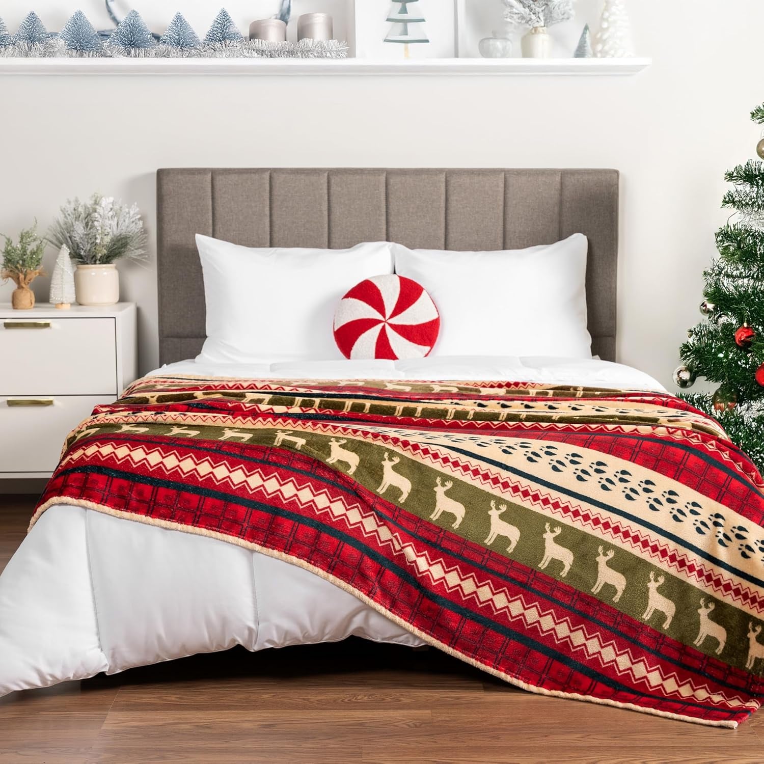 Plush Red Christmas Fleece Throw Blanket - Soft, Warm Winter Cabin Throw, 50X60